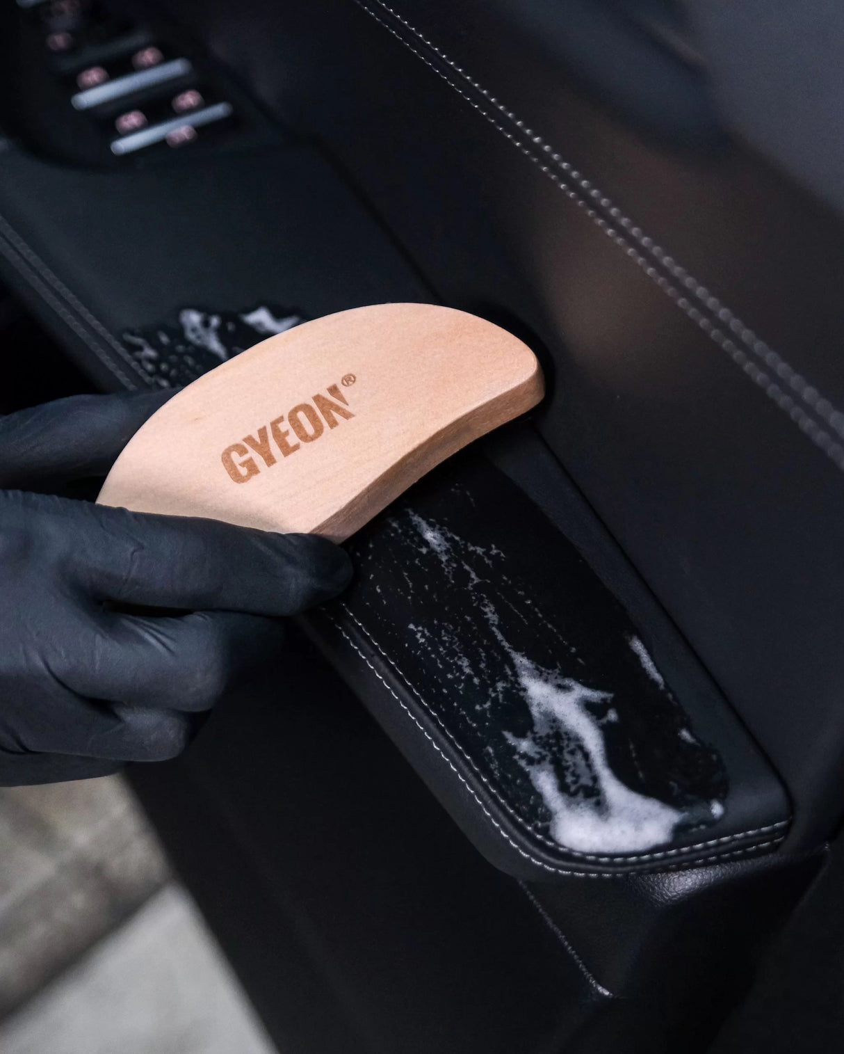 Gyeon Q²M Leather Brush | Ergonomic Shaped Cleaning Brush