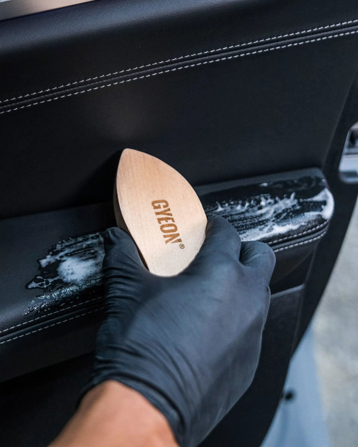 Gyeon Q²M Leather Brush | Ergonomic Shaped Cleaning Brush