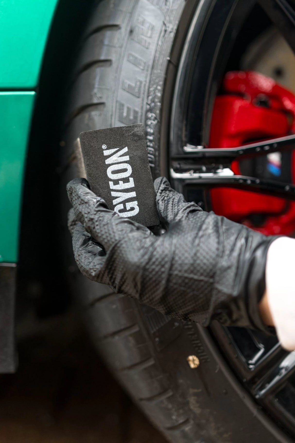 Gyeon Q²M Tire Applicator | Easy to use Tyre Dressing Applicator